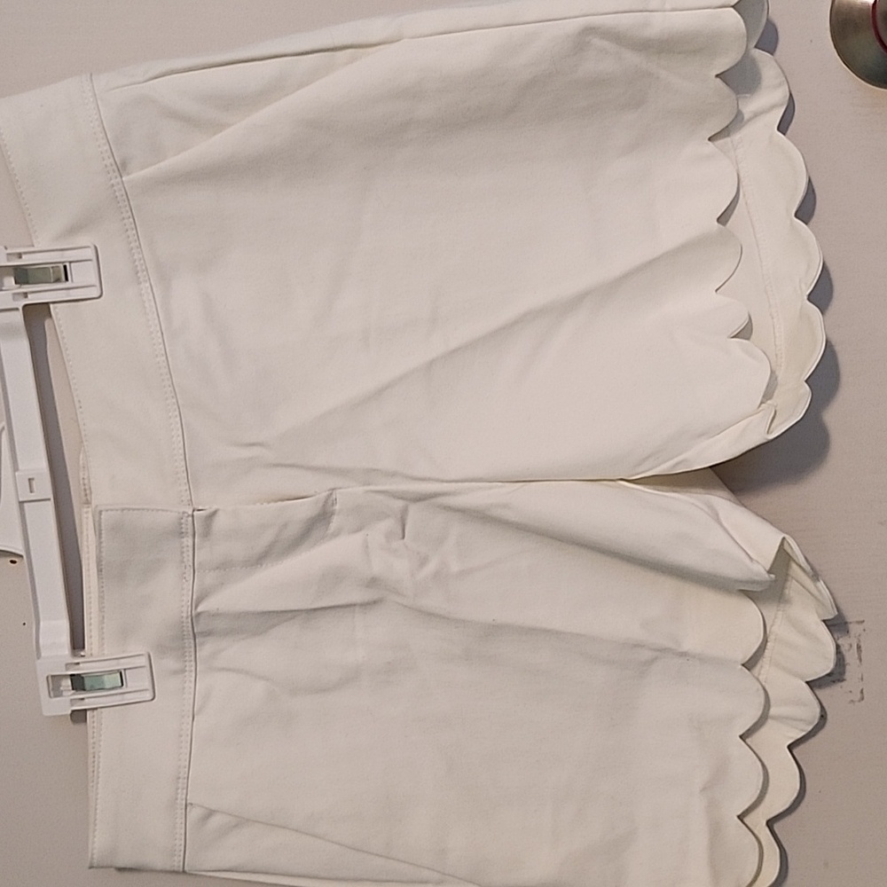 Women's size 10 ISAAC MIZRAHI Shorts. (#3085)